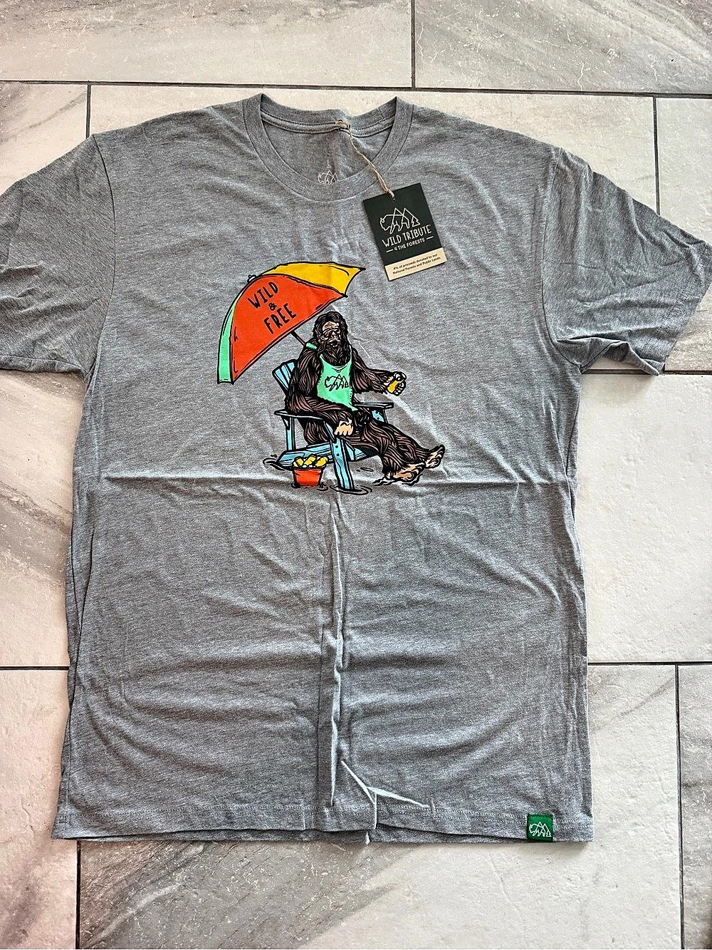 Wild Tribute "Wild & Free" Sasquatch Beach T-Shirt Gray, Large NWT